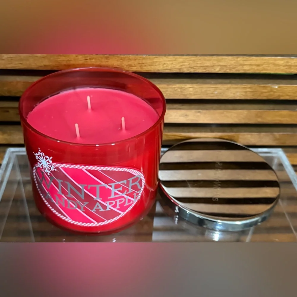 Rare HTF Bath & Body Works Winter Candy Apple 3-Wick Candle - Picture 1 of 1